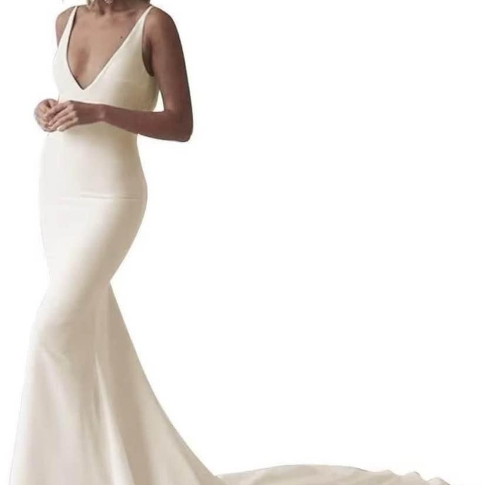 Elegant White Sleeveless Gown